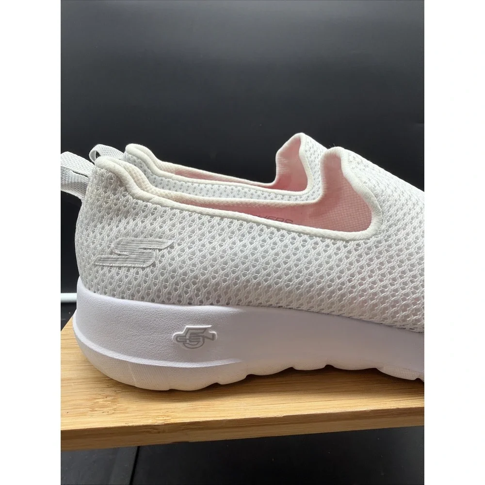 Skechers Go Walk Gen 5 Womens Size 8.5 White Athletic Slip On Shoes Sneakers